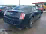 2013 Chrysler 300 S с VIN 2C3CCABT4DH727357, выставлен на аукционе IAAI как лот 41910120 с пробегом 232 421 миль миль и . История ставок и продаж доступна на DreamBid. Изображение 4.