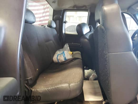 2001 Chevrolet Silverado 1500 z VIN 2GCEC19W811335152, wystawiony jako Copart lot #71494404 z przebiegiem 275 219 mil mil oraz Czysty tytuł • Clean title. Historia ofert i sprzedaży dostępna na DreamBid. Obrazek 10.