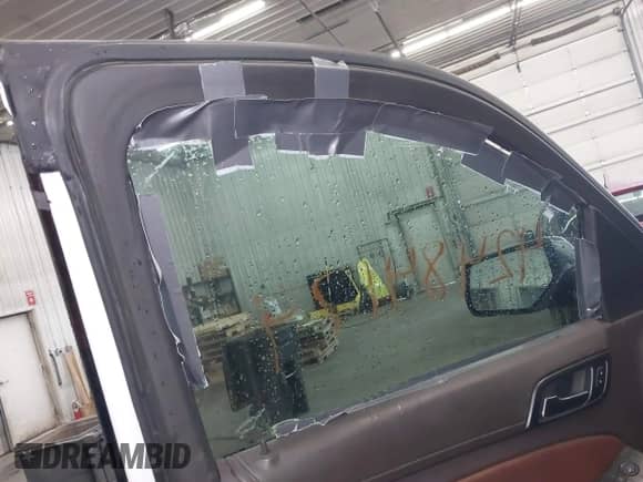 2015 Chevrolet Tahoe LTZ с VIN 1GNSKCKC6FR188823, выставлен на аукционе IAAI как лот 42484174 с пробегом 187 547 миль миль и . История ставок и продаж доступна на DreamBid. Изображение 17.