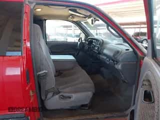 2000 Dodge 1500 z VIN 3B7HC13ZXYG110748, wystawiony jako IAAI lot #43122166 z przebiegiem 269 704 mil mil oraz . Historia ofert i sprzedaży dostępna na DreamBid. Obrazek 5.