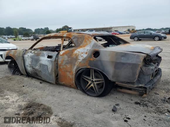 2010 Dodge Challenger R/T z VIN 2B3CJ5DT1AH313567, wystawiony jako Copart lot #67285475 z przebiegiem Nie podano mil oraz Nie do naprawy • Non repairable. Historia ofert i sprzedaży dostępna na DreamBid. Obrazek 2.