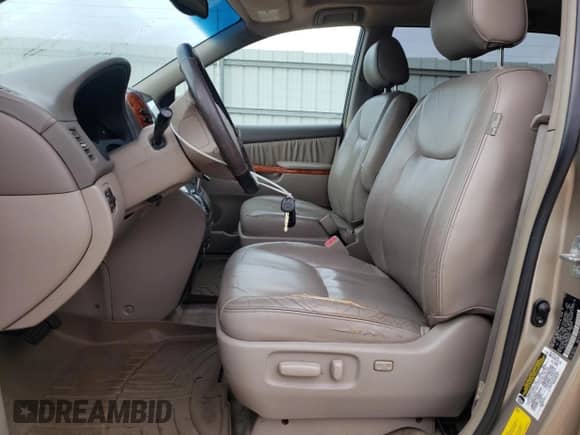 2006 Toyota Sienna XLE z VIN 5TDBA22C86S056444, wystawiony jako Copart lot #80984965 z przebiegiem 242 168 mil mil oraz Czysty tytuł • Clean title. Historia ofert i sprzedaży dostępna na DreamBid. Obrazek 7.