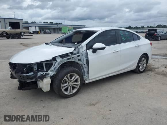 2019 Chevrolet Cruze LT z VIN 1G1BE5SM1K7139967, wystawiony jako Copart lot #67619465 z przebiegiem 108 562 mil mil oraz Szkoda całkowita • Salvage title. Historia ofert i sprzedaży dostępna na DreamBid. Obrazek 1.