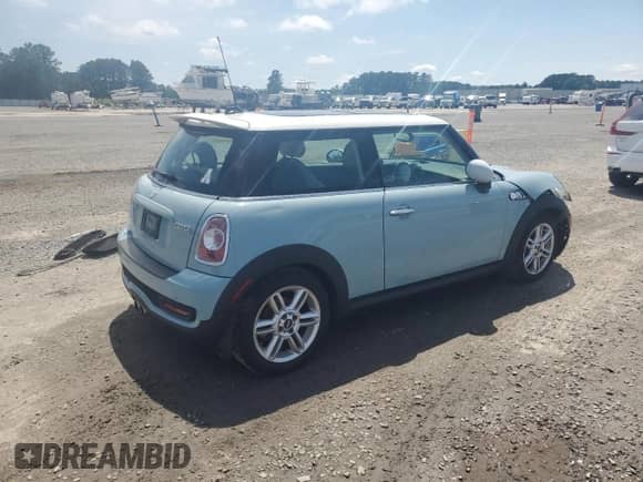 2013 MINI Hardtop S with VIN WMWSV3C50DT392465, listed as a Copart auction lot 58340735 with 40,731 mi miles and Salvage title. Bid and sale history available at DreamBid. Image 3.