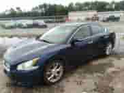 2014 Nissan Maxima S z VIN 1N4AA5AP7EC469138, wystawiony jako IAAI lot #43024312 z przebiegiem 103 901 mil mil oraz . Historia ofert i sprzedaży dostępna na DreamBid. Obrazek 2.