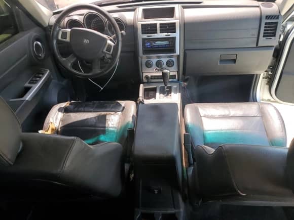 2007 Dodge Nitro R/T z VIN 1D8GT58607W683466, wystawiony jako Copart lot #51945685 z przebiegiem 198 181 mil mil oraz Szkoda całkowita • Salvage title. Historia ofert i sprzedaży dostępna na DreamBid. Obrazek 8.