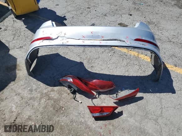 2018 Hyundai Elantra Limited с VIN KMHD84LF2JU572193, выставлен на аукционе Copart как лот 82140385 с пробегом 96 319 миль миль и Списание • Salvage title. История ставок и продаж доступна на DreamBid. Изображение 12.