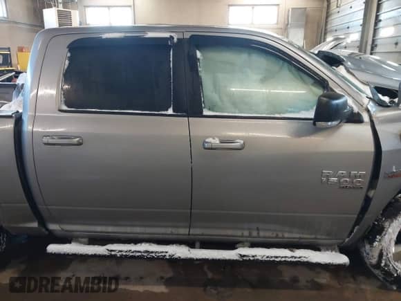 2019 Ram 1500 Big Horn z VIN 1C6RR7LT6KS638926, wystawiony jako IAAI lot #41554343 z przebiegiem 88 325 mil mil oraz . Historia ofert i sprzedaży dostępna na DreamBid. Obrazek 14.