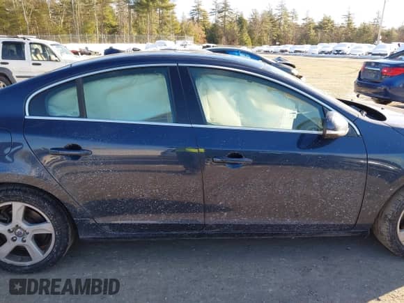 2013 Volvo S60 T5 с VIN YV1612FH3D2204716, выставлен на аукционе IAAI как лот 41002775 с пробегом 105 916 миль миль и . История ставок и продаж доступна на DreamBid. Изображение 14.