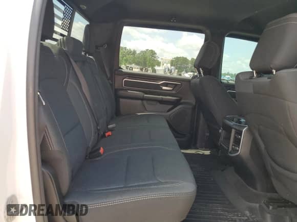 2020 Ram 1500 Big Horn z VIN 1C6RREFG6LN289012, wystawiony jako Copart lot #61009815 z przebiegiem 129 977 mil mil oraz Szkoda całkowita • Salvage title. Historia ofert i sprzedaży dostępna na DreamBid. Obrazek 10.