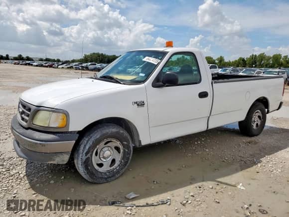2003 Ford F-150 XL с VIN 1FTRF17WX3NA39532, выставлен на аукционе Copart как лот 84034235 с пробегом Не указан миль и Чистый • Clean title. История ставок и продаж доступна на DreamBid. Изображение 1.
