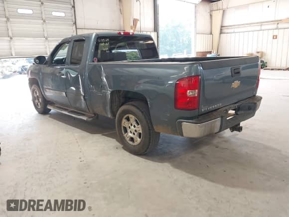 2007 Chevrolet Silverado 1500 1LT with VIN 2GCEC19C471672495, listed as a IAAI auction lot 42573132 with 238,844 mi miles and . Bid and sale history available at DreamBid. Image 3.