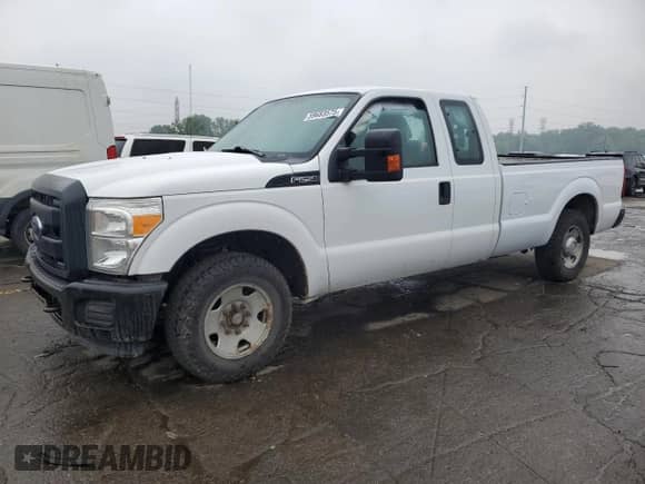 2013 Ford F-250 XL z VIN 1FT7X2A66DEB52530, wystawiony jako Copart lot #59683575 z przebiegiem 154 723 mil mil oraz Czysty tytuł • Clean title. Historia ofert i sprzedaży dostępna na DreamBid. Obrazek 1.