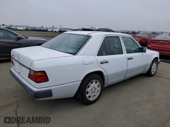 1992 Mercedes-Benz 300 с VIN WDBEA30E2NB677917, выставлен на аукционе Copart как лот 85539824 с пробегом 285 815 миль миль и Чистый • Clean title. История ставок и продаж доступна на DreamBid. Изображение 3.