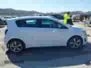 2013 Chevrolet Sonic RS z VIN 1G1JH6SB5D4146819, wystawiony jako IAAI lot #41742164 z przebiegiem 185 401 mil mil oraz . Historia ofert i sprzedaży dostępna na DreamBid. Obrazek 13.