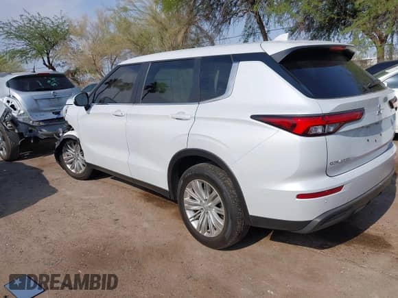 2024 Mitsubishi Outlander ES with VIN JA4J3UA88RZ090038, listed as a IAAI auction lot 42726016 with 6,623 mi miles and . Bid and sale history available at DreamBid. Image 3.