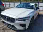 2022 Volvo S60 Momentum с VIN 7JRL12TZ9NG189201, выставлен на аукционе IAAI как лот 43423244 с пробегом 126 311 миль миль и . История ставок и продаж доступна на DreamBid. Изображение 2.