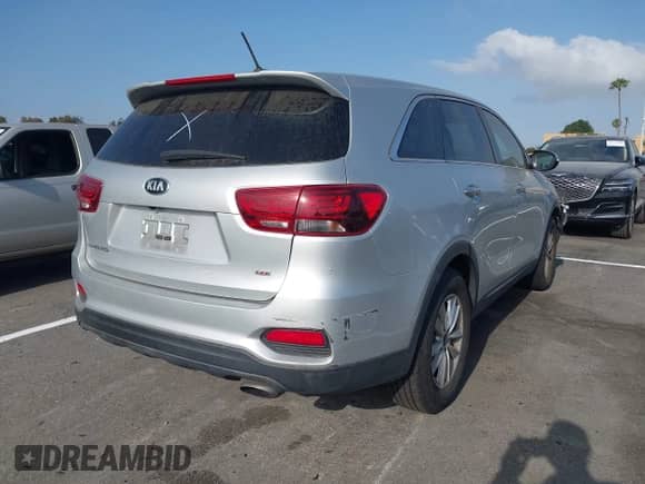 2019 Kia Sorento L with VIN 5XYPG4A36KG582273, listed as a IAAI auction lot 42567585 with 98,927 mi miles and . Bid and sale history available at DreamBid. Image 4.
