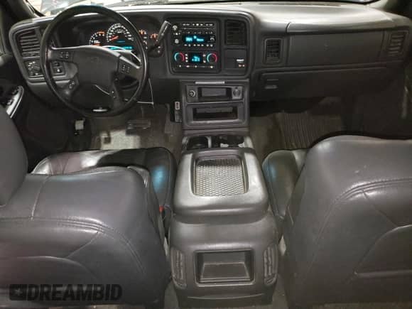 2003 Chevrolet Silverado 2500HD LT z VIN 1GCHK29G03E374026, wystawiony jako Copart lot #66545055 z przebiegiem 121 815 mil mil oraz Czysty tytuł • Clean title. Historia ofert i sprzedaży dostępna na DreamBid. Obrazek 8.