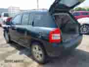 2010 Jeep Compass Latitude с VIN 1J4NF1FB2AD642999, выставлен на аукционе IAAI как лот 42798577 с пробегом 178 832 миль миль и . История ставок и продаж доступна на DreamBid. Изображение 3.