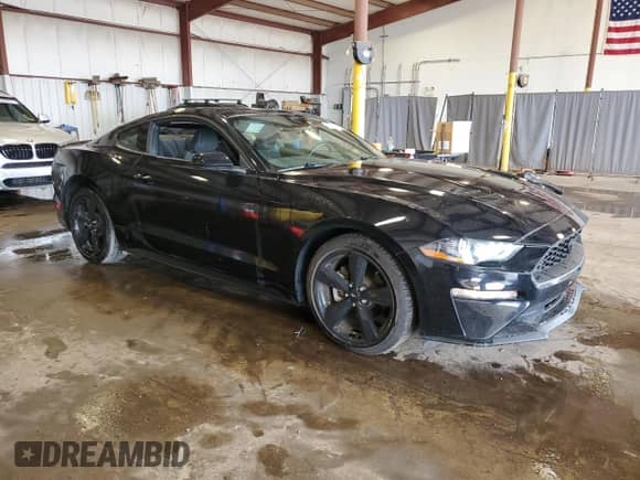 2022 Ford Mustang EcoBoost z VIN 1FA6P8TH2N5122428, wystawiony jako Copart lot #62330365 z przebiegiem 9 639 mil mil oraz Szkoda całkowita • Salvage title. Historia ofert i sprzedaży dostępna na DreamBid. Obrazek 4.