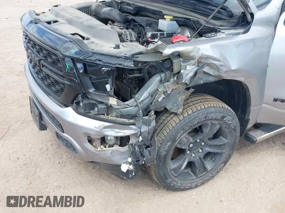 2022 Ram 1500 Big Horn z VIN 1C6RREFT2NN253608, wystawiony jako IAAI lot #42020587 z przebiegiem 44 509 mil mil oraz . Historia ofert i sprzedaży dostępna na DreamBid. Obrazek 6.