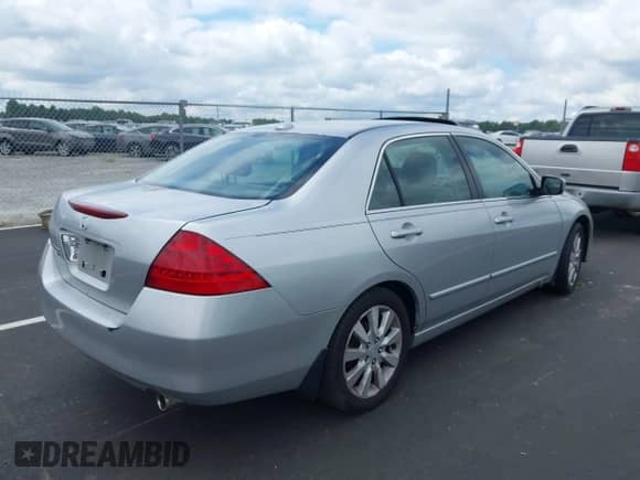 2006 Honda Accord EX-L с VIN 1HGCM66886A043703, выставлен на аукционе IAAI как лот 43046701 с пробегом 297 978 миль миль и . История ставок и продаж доступна на DreamBid. Изображение 4.