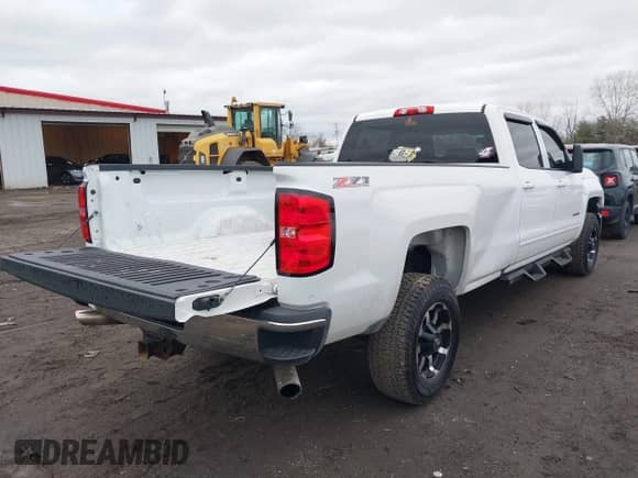 2015 Chevrolet Silverado 2500HD LT z VIN 1GC1KVEG6FF617734, wystawiony jako IAAI lot #41721265 z przebiegiem 165 445 mil mil oraz . Historia ofert i sprzedaży dostępna na DreamBid. Obrazek 4.
