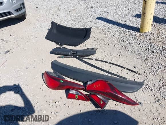 2014 Hyundai Elantra SE with VIN KMHDH4AE8EU085225, listed as a IAAI auction lot 43478032 with 118,997 mi miles and . Bid and sale history available at DreamBid. Image 12.