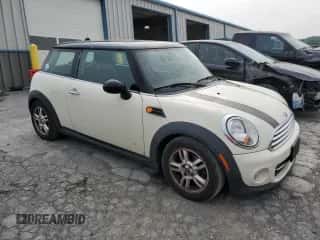 2013 MINI Hardtop with VIN WMWSU3C50DT683566, listed as a Copart auction lot 59854505 with 136,288 mi miles and Salvage title. Bid and sale history available at DreamBid. Image 4.