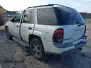 2003 Chevrolet TrailBlazer LS z VIN 1GNDS13S532138146, wystawiony jako IAAI lot #42795304 z przebiegiem 261 589 mil mil oraz . Historia ofert i sprzedaży dostępna na DreamBid. Obrazek 3.