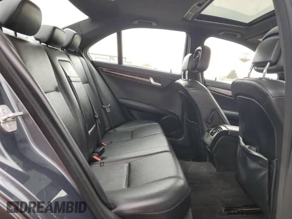 2013 Mercedes-Benz C 300 Luxury z VIN WDDGF8AB8DA791881, wystawiony jako Copart lot #87446505 z przebiegiem 304 962 mil mil oraz Czysty tytuł • Clean title. Historia ofert i sprzedaży dostępna na DreamBid. Obrazek 10.
