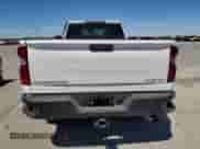 2025 Chevrolet Silverado 2500HD Custom z VIN 1GC4KME73SF116608, wystawiony jako Copart lot #49449365 z przebiegiem Nie podano mil oraz Szkoda całkowita • Salvage title. Historia ofert i sprzedaży dostępna na DreamBid. Obrazek 6.