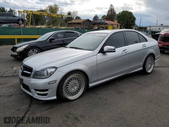 2012 Mercedes-Benz C 300 Sport z VIN WDDGF8BB0CF897287, wystawiony jako Copart lot #80288735 z przebiegiem 37 470 mil mil oraz Szkoda całkowita • Salvage title. Historia ofert i sprzedaży dostępna na DreamBid. Obrazek 1.