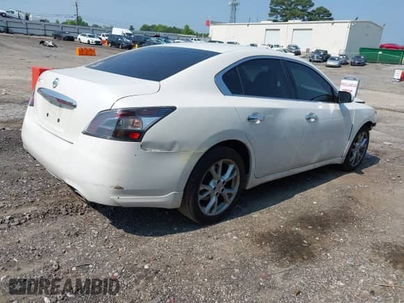 2013 Nissan Maxima SV z VIN 1N4AA5AP6DC843298, wystawiony jako IAAI lot #42383948 z przebiegiem 165 477 mil mil oraz . Historia ofert i sprzedaży dostępna na DreamBid. Obrazek 4.