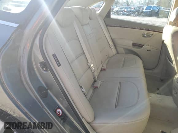 2006 Hyundai Azera SE с VIN KMHFC46F46A086416, выставлен на аукционе Copart как лот 45264175 с пробегом 92 448 миль миль и Списание • Salvage title. История ставок и продаж доступна на DreamBid. Изображение 10.