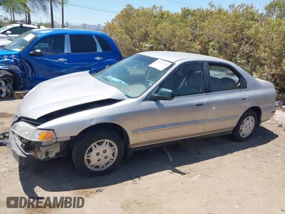 1997 Honda Accord Value с VIN 1HGCD568XVA186788, выставлен на аукционе IAAI как лот 42591510 с пробегом 155 802 миль миль и . История ставок и продаж доступна на DreamBid. Изображение 13.