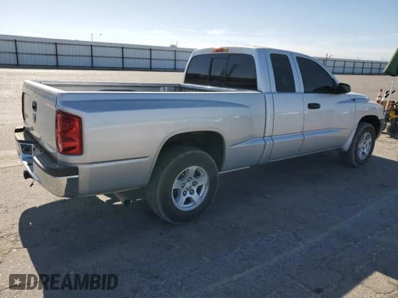 2005 Dodge Dakota SLT с VIN 1D7HE42K65S163019, выставлен на аукционе Copart как лот 67673975 с пробегом 118 096 миль миль и Списание • Salvage title. История ставок и продаж доступна на DreamBid. Изображение 3.