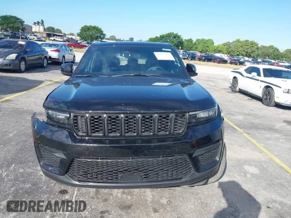 2024 Jeep Grand Cherokee Altitude with VIN 1C4RJHAG1R8506966, listed as a IAAI auction lot 41677936 with 29,764 mi miles and . Bid and sale history available at DreamBid. Image 12.