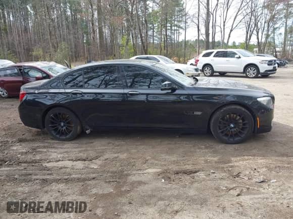 2013 BMW 7 Series 750i xDrive z VIN WBAYB6C59DD223947, wystawiony jako IAAI lot #41585255 z przebiegiem Nie podano mil oraz . Historia ofert i sprzedaży dostępna na DreamBid. Obrazek 12.