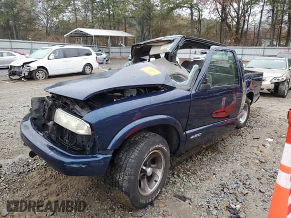 2003 Chevrolet S-10 LS z VIN 1GCCS19H538129606, wystawiony jako Copart lot #83271624 z przebiegiem 88 823 mil mil oraz Nie do naprawy • Non repairable. Historia ofert i sprzedaży dostępna na DreamBid. Obrazek 1.