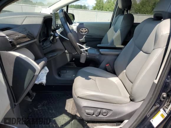 2021 Toyota Sienna LE z VIN 5TDGRKEC8MS058721, wystawiony jako Copart lot #68441645 z przebiegiem 196 703 mil mil oraz Czysty tytuł • Clean title. Historia ofert i sprzedaży dostępna na DreamBid. Obrazek 7.