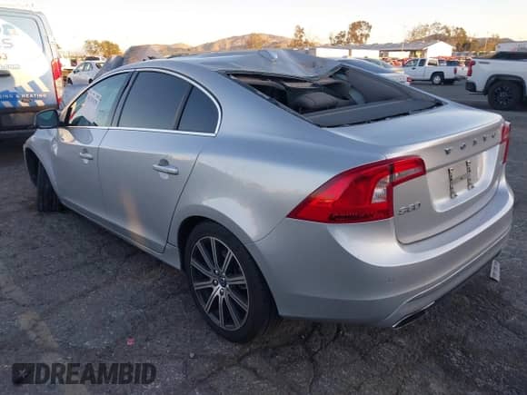2017 Volvo S60 Inscription с VIN LYV402HK7HB133405, выставлен на аукционе IAAI как лот 41331529 с пробегом Не указан миль и . История ставок и продаж доступна на DreamBid. Изображение 3.