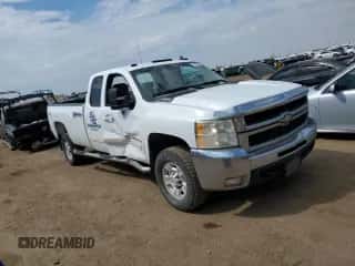 2008 Chevrolet Silverado 3500 z VIN 1GCHK39688E177870, wystawiony jako Copart lot #68425964 z przebiegiem 153 913 mil mil oraz Szkoda całkowita • Salvage title. Historia ofert i sprzedaży dostępna na DreamBid. Obrazek 4.