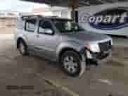 2005 Nissan Pathfinder SE z VIN 5N1AR18W45C772799, wystawiony jako Copart lot #81692455 z przebiegiem 210 009 mil mil oraz Szkoda całkowita • Salvage title. Historia ofert i sprzedaży dostępna na DreamBid. Obrazek 4.