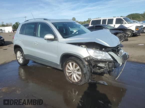 2011 Volkswagen Tiguan S с VIN WVGBV7AX5BW527753, выставлен на аукционе Copart как лот 85129485 с пробегом 110 508 миль миль и Списание • Salvage title. История ставок и продаж доступна на DreamBid. Изображение 4.