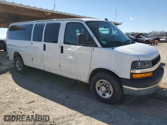 2018 Chevrolet Express Passenger LT z VIN 1GAZGPFG1J1320173, wystawiony jako Copart lot #45585895 z przebiegiem 202 040 mil mil oraz Szkoda całkowita • Salvage title. Historia ofert i sprzedaży dostępna na DreamBid. Obrazek 4.