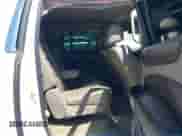 2017 Chevrolet Suburban LT z VIN 1GNSCHKC0HR252447, wystawiony jako IAAI lot #42233524 z przebiegiem Nie podano mil oraz . Historia ofert i sprzedaży dostępna na DreamBid. Obrazek 8.