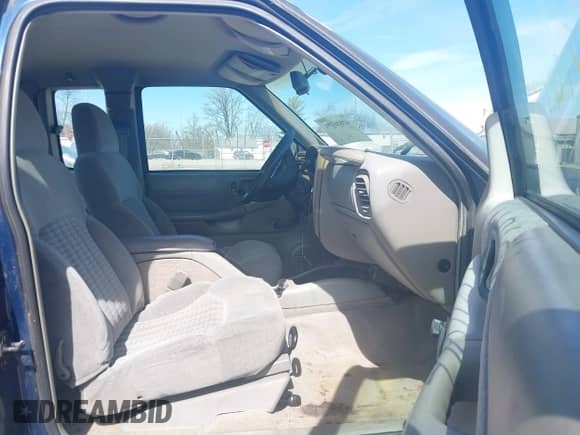 1998 Chevrolet S-10 LS с VIN 1GCCS19X2W8193372, выставлен на аукционе IAAI как лот 41816191 с пробегом 209 766 миль миль и . История ставок и продаж доступна на DreamBid. Изображение 5.