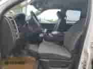 2021 Ram 1500 Express z VIN 1C6RR7FG1MS551274, wystawiony jako Copart lot #70141775 z przebiegiem 27 253 mil mil oraz Czysty tytuł • Clean title. Historia ofert i sprzedaży dostępna na DreamBid. Obrazek 7.